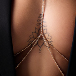 Украшение на грудь золотистое