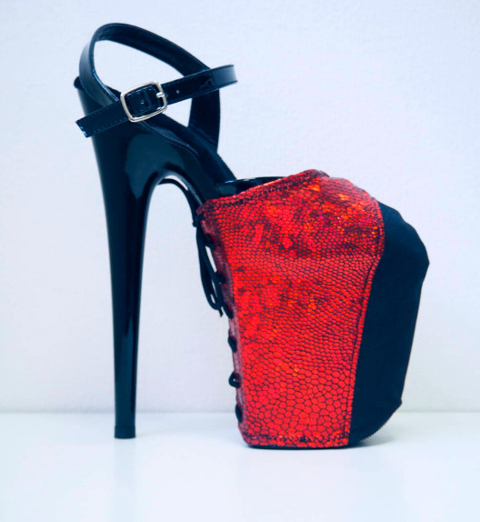 Защита на стрипы красная с черным Holographic Lace