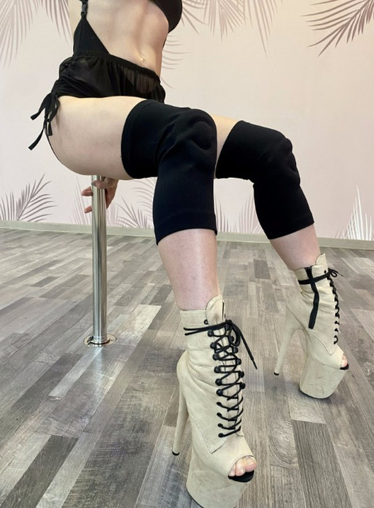 Наколенники черные Long YV