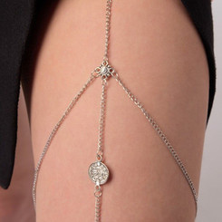 Украшение на бедро серебристое