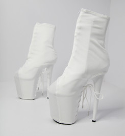 Защита-Чулок на стрипы белая Lace